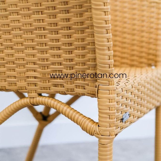 Set Meja Kursi Teras Rotan Sintetis Minimalis / Kursi Outdoor Pine Rotan - Kingstone Terrace Set - Pine Side Table