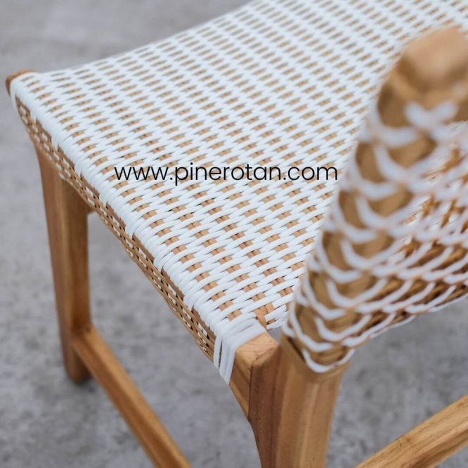 Set Meja Makan Rotan Sintetis Minimalis / Fender Dining Set - Prominade Glitter - White.