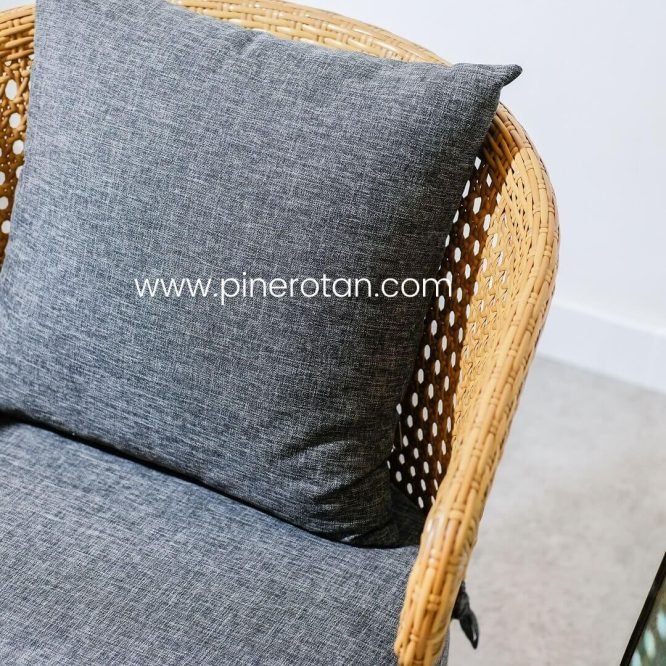 Set Meja Kursi Teras Rotan Sintetis / Meja Kayu Jati / Sofa Teras Pine - Cassa Design Terrace Set - Plain Honey.