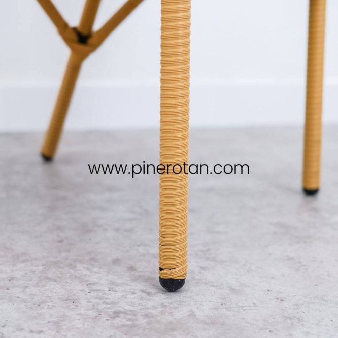 Set Meja Kursi Teras Rotan Sintetis Minimalis / Kursi Outdoor Pine Rotan - Kingstone Terrace Set - Pine Side Table