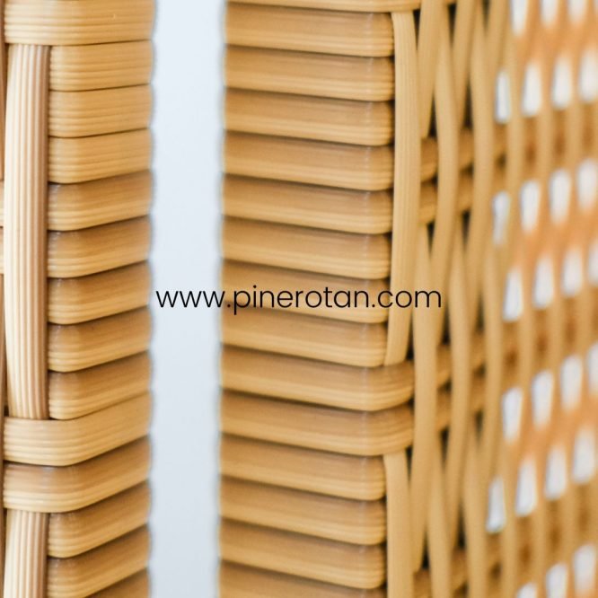 Penyekat Ruangan Pine Rotan 4 Panel Light Brown Darkbrown – Alonzo Sketsel.