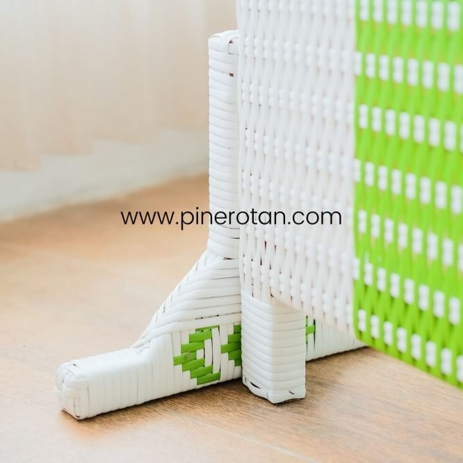 Penyekat Ruangan Pine Rotan 3 Panel White Green – Alonzo Sketsel.