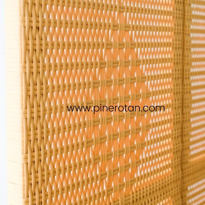 Pembatas Ruangan Pine Rotan 3 Panel Honey – Alonzo Sketsel.