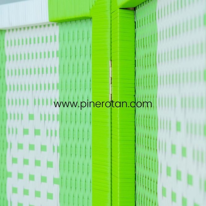 Pembatas Ruangan Pine Rotan 4 Panel Green White - Alonzo Sketsel.