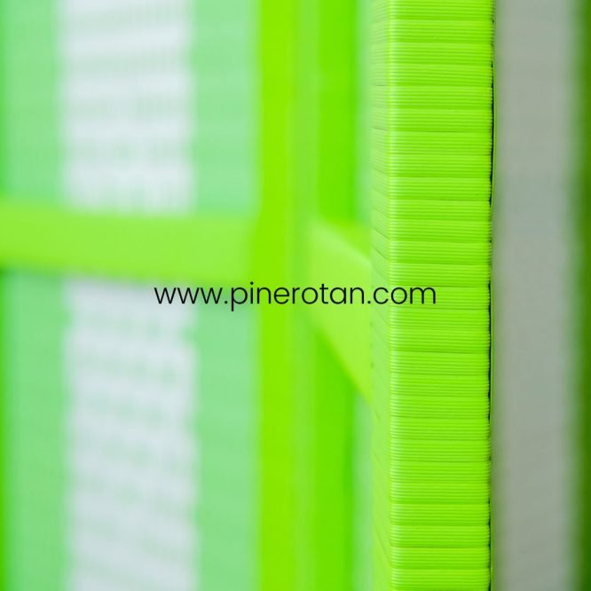 Pembatas Ruangan Pine Rotan 4 Panel Green White - Alonzo Sketsel.