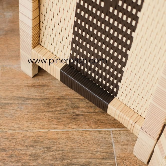 Penyekat Ruangan Pine Rotan 4 Panel Light Brown Darkbrown – Alonzo Sketsel.