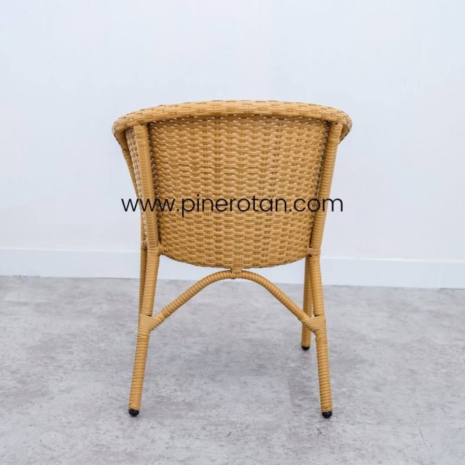Set Meja Kursi Teras Outdoor Rotan Sintetis Minimalis Pine Rotan - Kingstone Terrace Set - Pine Round Coffee Table - Natural Honey.
