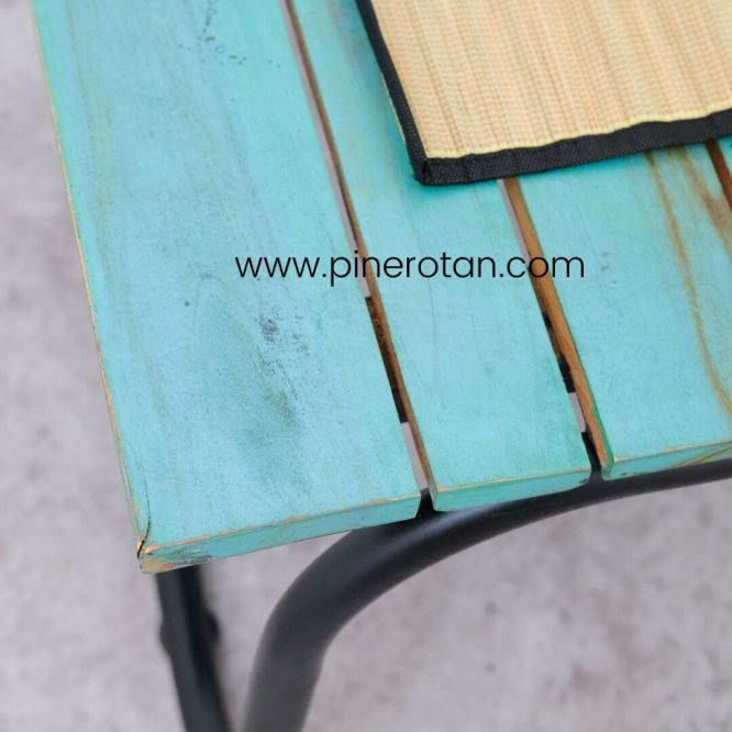Set Meja Kursi Teras Taman Outdoor Pine Rotan Sintetis - Mali Terrace Set - Fernandes Side Table - Plain Honey.