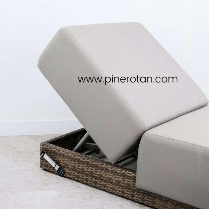 sunbed kolam renang