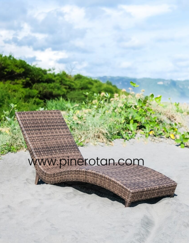 Kursi Kolam Renang Rotan - Summer Sunbed