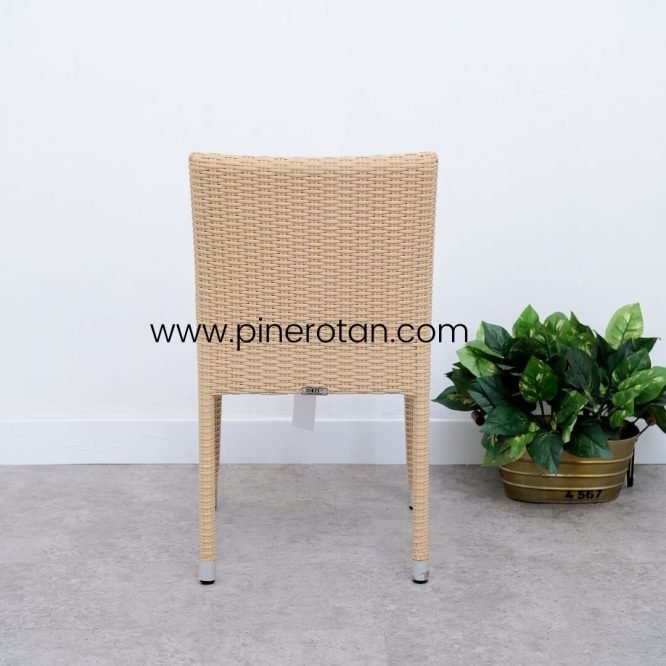 Kursi Makan Outdoor Pine Rotan Sintetis Minimalis - Simple Chair - Cream