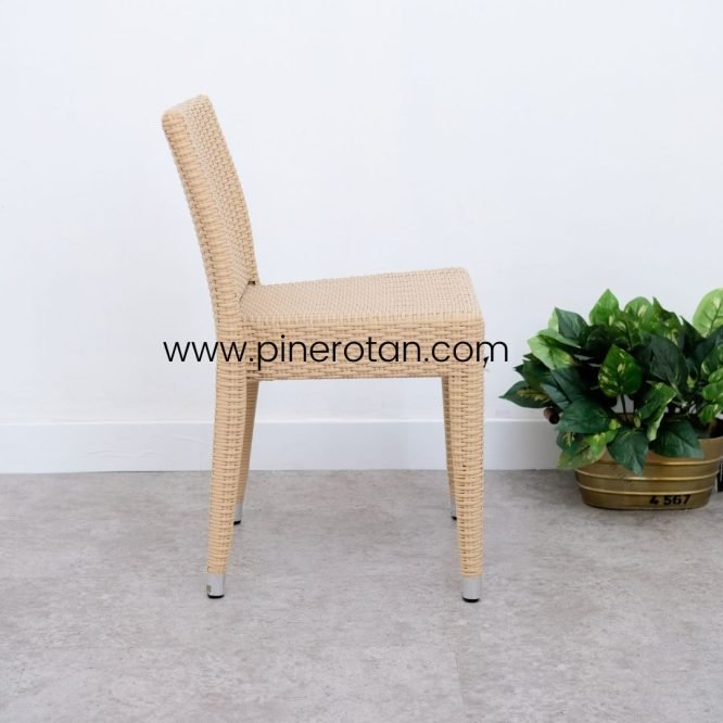 Kursi Makan Outdoor Pine Rotan Sintetis Minimalis - Simple Chair - Cream