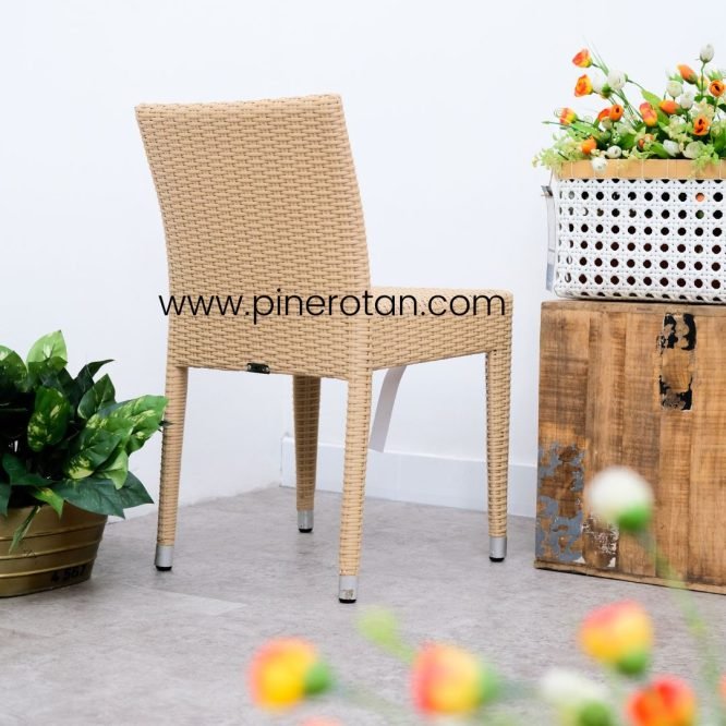 Kursi Makan Outdoor Pine Rotan Sintetis Minimalis - Simple Chair - Cream