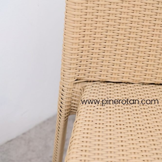 Kursi Makan Outdoor Pine Rotan Sintetis Minimalis - Simple Chair - Cream