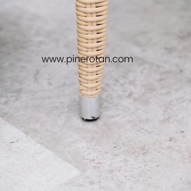 Kursi Makan Outdoor Pine Rotan Sintetis Minimalis - Simple Chair - Cream