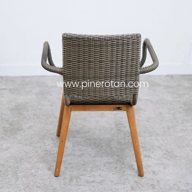 Kursi Rotan Sintetis Dengan Tangan Warna Cappucino - Tropical Arm Chair - Cappucino.