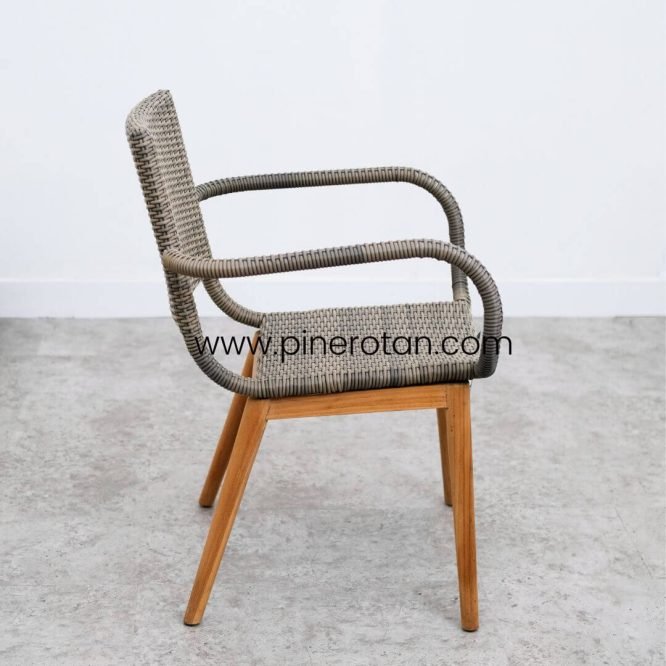 Kursi Rotan Sintetis Dengan Tangan Warna Cappucino - Tropical Arm Chair - Cappucino.