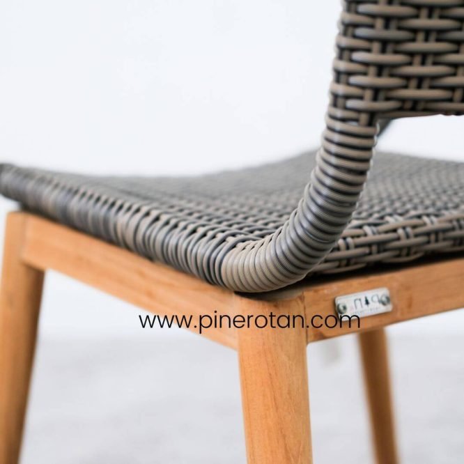 Kursi Rotan Sintetis Dengan Tangan Warna Cappucino - Tropical Arm Chair - Cappucino.