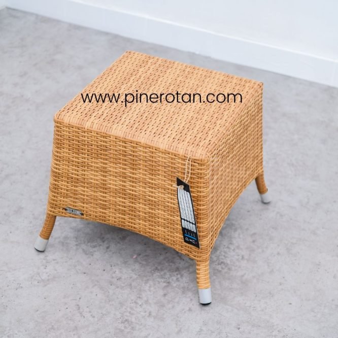 Set Meja Kursi Teras Rotan Sintetis / Meja Kayu Jati / Sofa Teras Pine - Cassa Design Terrace Set - Plain Honey.