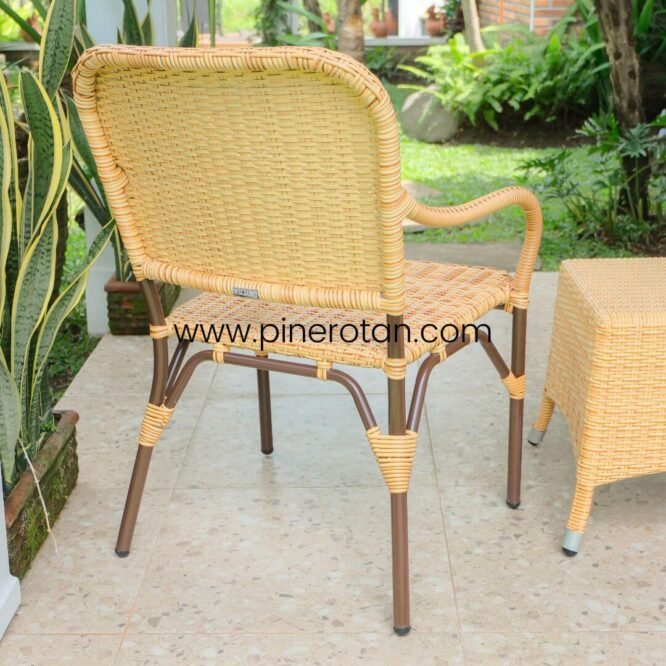 Set Meja Kursi Teras / Taman Outdoor Rotan Sintetis Minimalis - Silent Terrace Set - Kenko Side Table - Plain Honey.