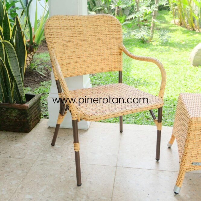 Set Meja Kursi Teras / Taman Outdoor Rotan Sintetis Minimalis - Silent Terrace Set - Kenko Side Table - Plain Honey.