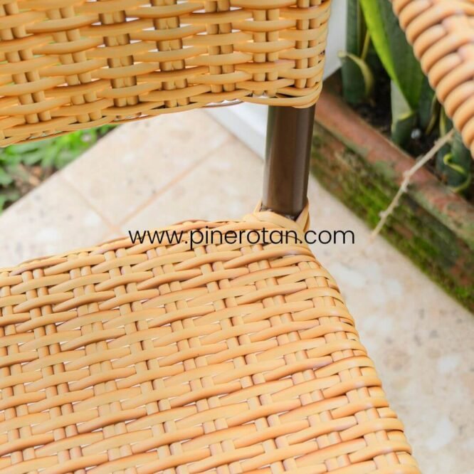Set Meja Kursi Teras / Taman Outdoor Rotan Sintetis Minimalis - Silent Terrace Set - Kenko Side Table - Plain Honey.