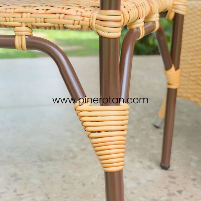 Set Meja Kursi Teras / Taman Outdoor Rotan Sintetis Minimalis - Silent Terrace Set - Kenko Side Table - Plain Honey.