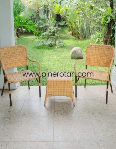 Set Meja Kursi Teras / Taman Outdoor Rotan Sintetis Minimalis - Silent Terrace Set - Kenko Side Table - Plain Honey.