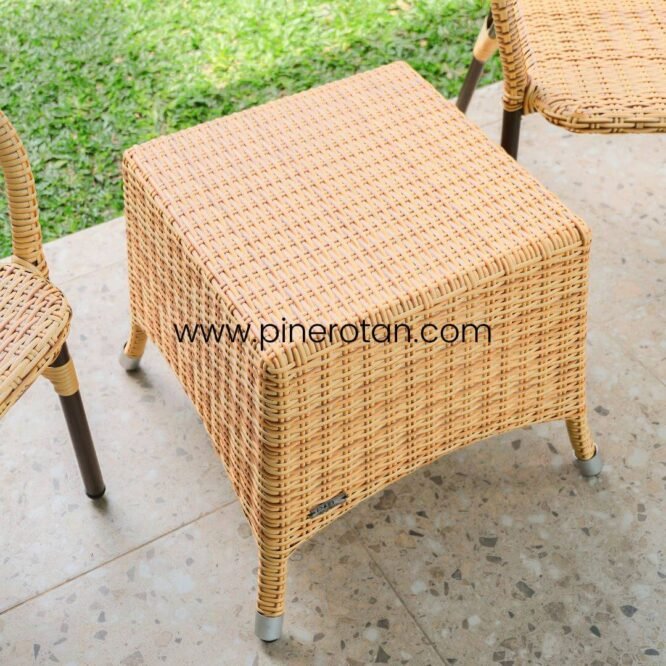 Set Meja Kursi Teras / Taman Outdoor Rotan Sintetis Minimalis - Silent Terrace Set - Kenko Side Table - Plain Honey.