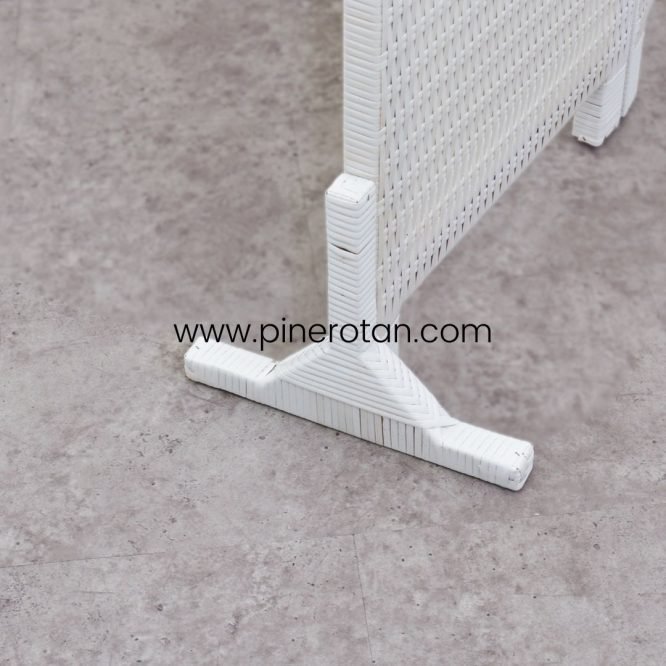 Sketsel Ruangan Pine Rotan 1 Panel White - Alonzo Sketsel.