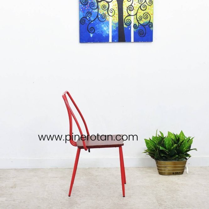 Kursi Makan Besi Minimalis Vintage Warna Merah - Patrol Dining Chair.