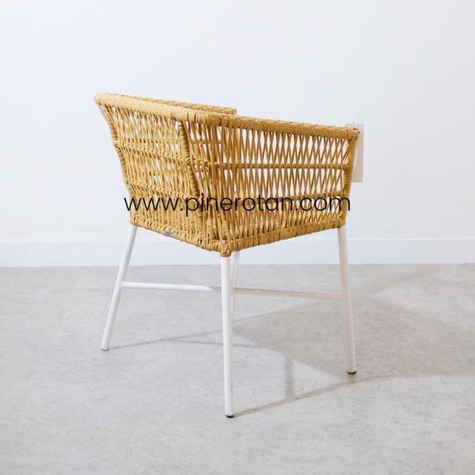 Set Meja Kayu Kursi Teras Pine Rotan Sintetis / Salute Terrace Set - Natural Honey - Labu Coffee Table.