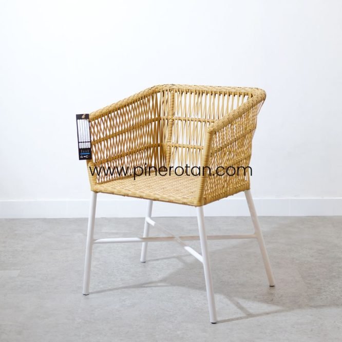 Set Meja Kayu Kursi Teras Pine Rotan Sintetis / Salute Terrace Set - Natural Honey - Labu Coffee Table.