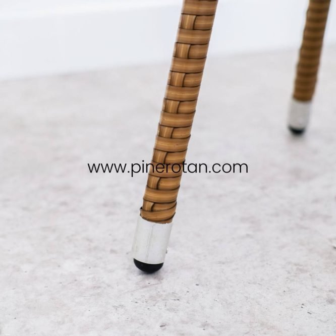 Set Meja Kursi Teras Taman Outdoor Pine Rotan Sintetis / Salute Terrace Set - Pine Side Table - Red Pine.