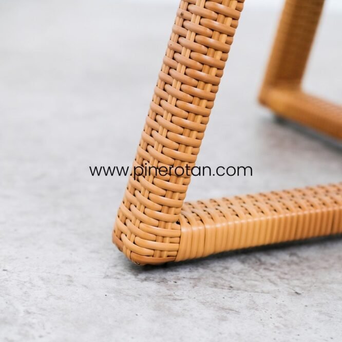 meja display rotan - fender display