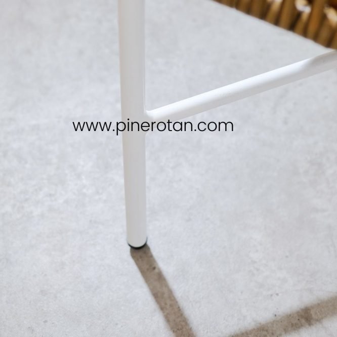 Set Meja Teras Rotan Sintetis / Kursi Teras Minimalis / Salute Terrace Set - Milan Table - Red Pine.
