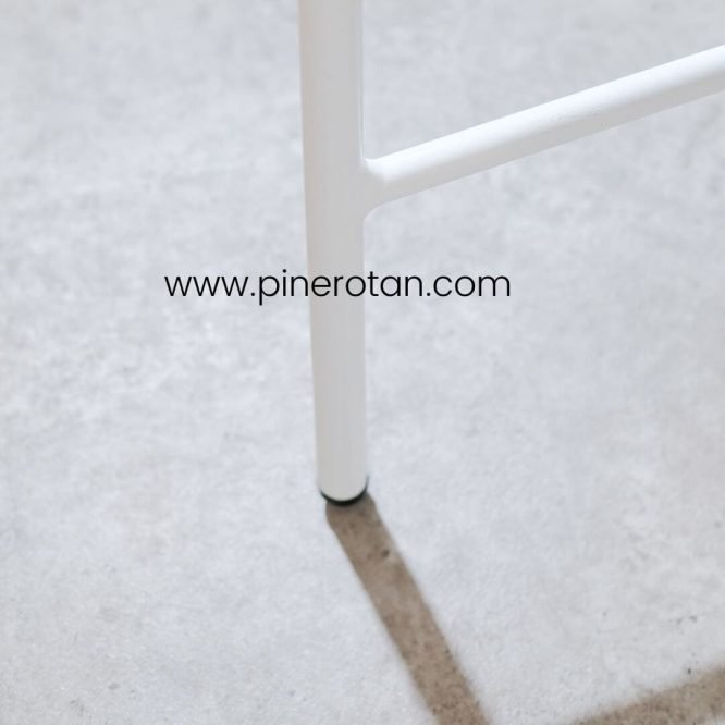 Set Meja Teras Rotan Sintetis / Kursi Teras Minimalis / Salute Terrace Set - Coin Table - Natural Honey.