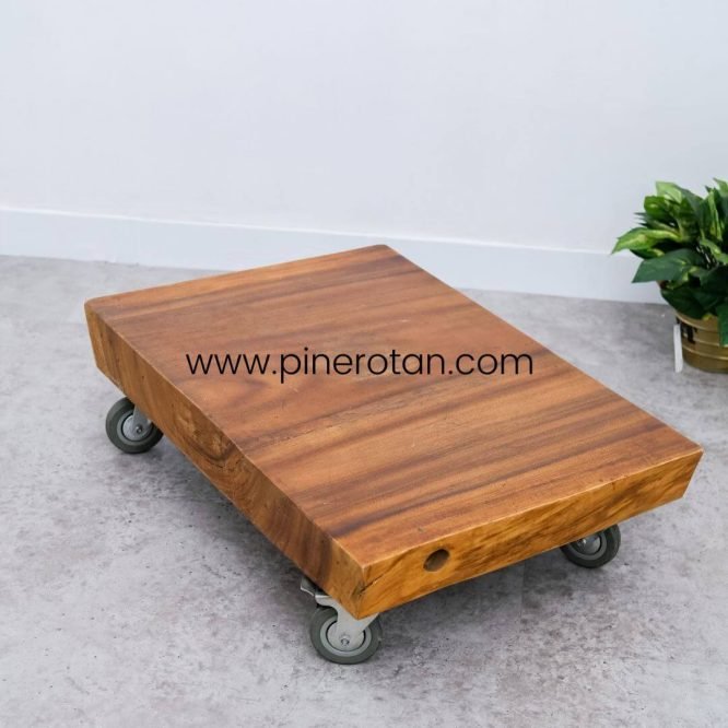 Kursi Santai / Sofa Minimalis Dengan Meja Kayu Jati - Kereta Sofa With Paliyan Coffee Table.