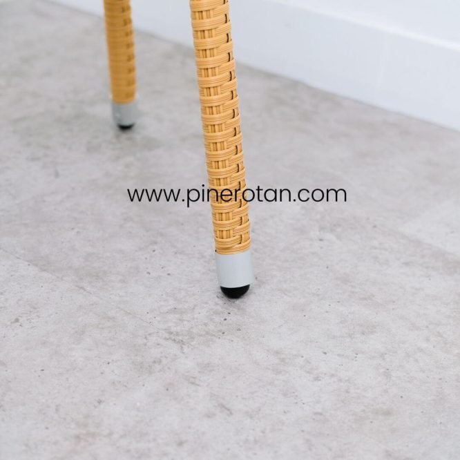 Meja Teras Kotak Minimalis / Meja Taman Outdoor Rotan Sintetis - Pine Side Table - Natural Honey.