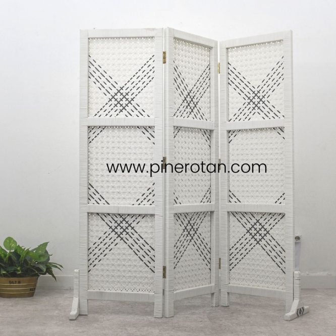 Pembatas Ruangan Pine Rotan Model Silang 3 Panel White Grey - Alonzo Sketsel.