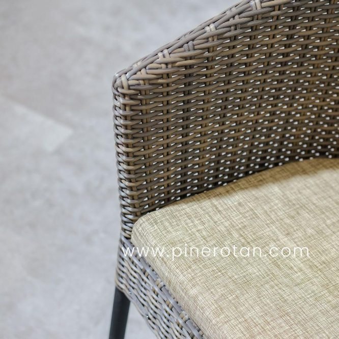 Kursi Taman Pine Rotan – Kingstone Arm Chair – with Cushion.