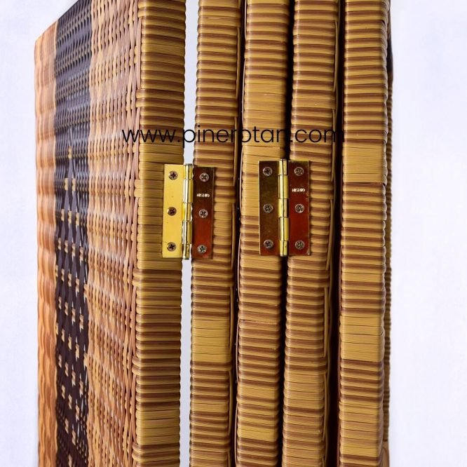 Pembatas Ruangan Pine Rotan 5 Panel Light Brown Dark Brown - Alonzo Sketsel.