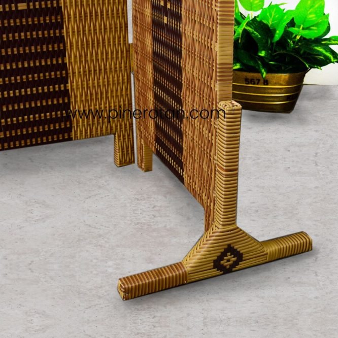 Pembatas Ruangan Pine Rotan 5 Panel Light Brown Dark Brown - Alonzo Sketsel.