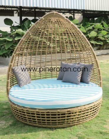 Bale-Bale / Daybed Bulat / Sofa Santai Taman Outdoor Pine Rotan Sintetis - Tropical Daybed - Honey Streaky.