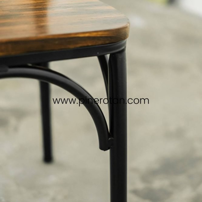 Kursi Makan Besi Vintage Minimalis / Kursi Cafe Industrial Pine Rotan - Colony Dining Chair.