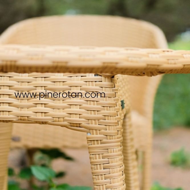 Kursi Taman / Teras Pine Rotan - Kingstone Terrace Set- Pine Round Coffee Table - Natural Honey.
