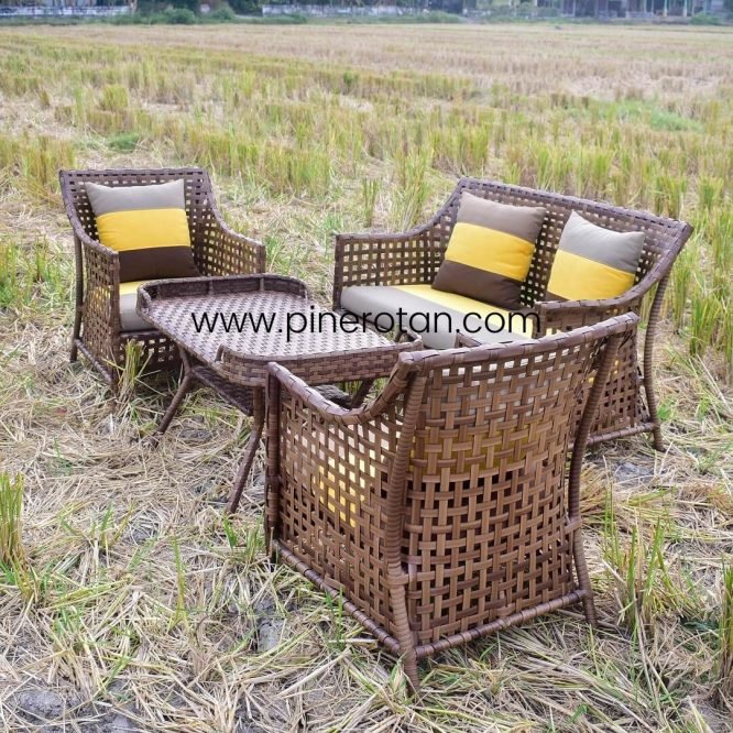 Set Sofa Taman Outdoor / Meja Kursi Tamu Rotan Sintetis Modern / Karo-Karo Living Set Warna Red Pine.