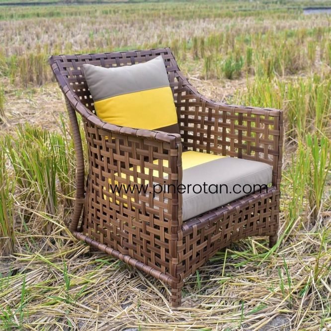 Set Sofa Taman Outdoor / Meja Kursi Tamu Rotan Sintetis Modern / Karo-Karo Living Set Warna Red Pine.