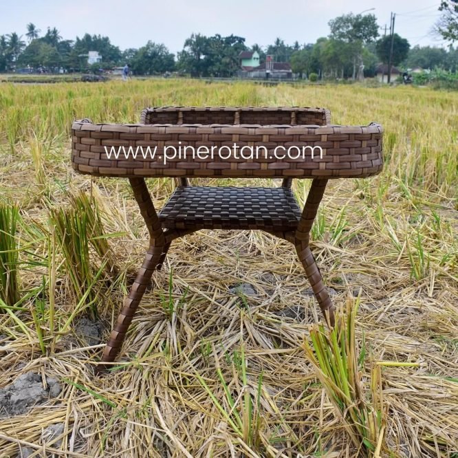 Set Sofa Taman Outdoor / Meja Kursi Tamu Rotan Sintetis Modern / Karo-Karo Living Set Warna Red Pine.