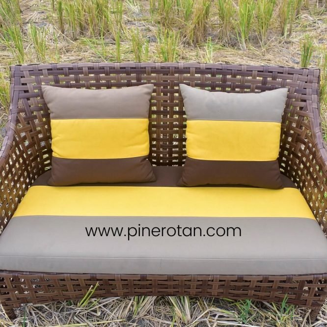 Set Sofa Taman Outdoor / Meja Kursi Tamu Rotan Sintetis Modern / Karo-Karo Living Set Warna Red Pine.